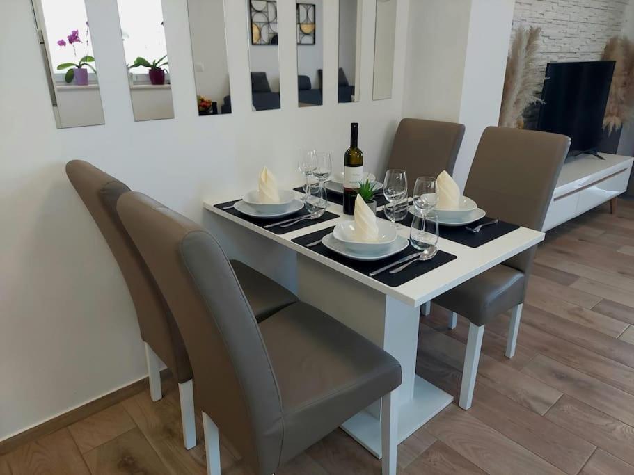 Valux Apartman Πούλα Εξωτερικό φωτογραφία