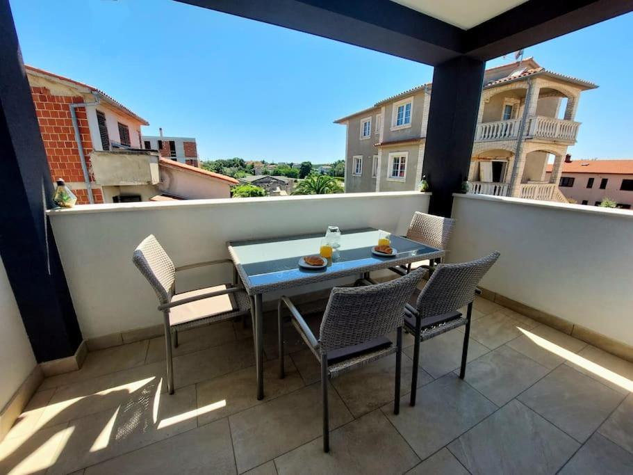 Valux Apartman Πούλα Εξωτερικό φωτογραφία